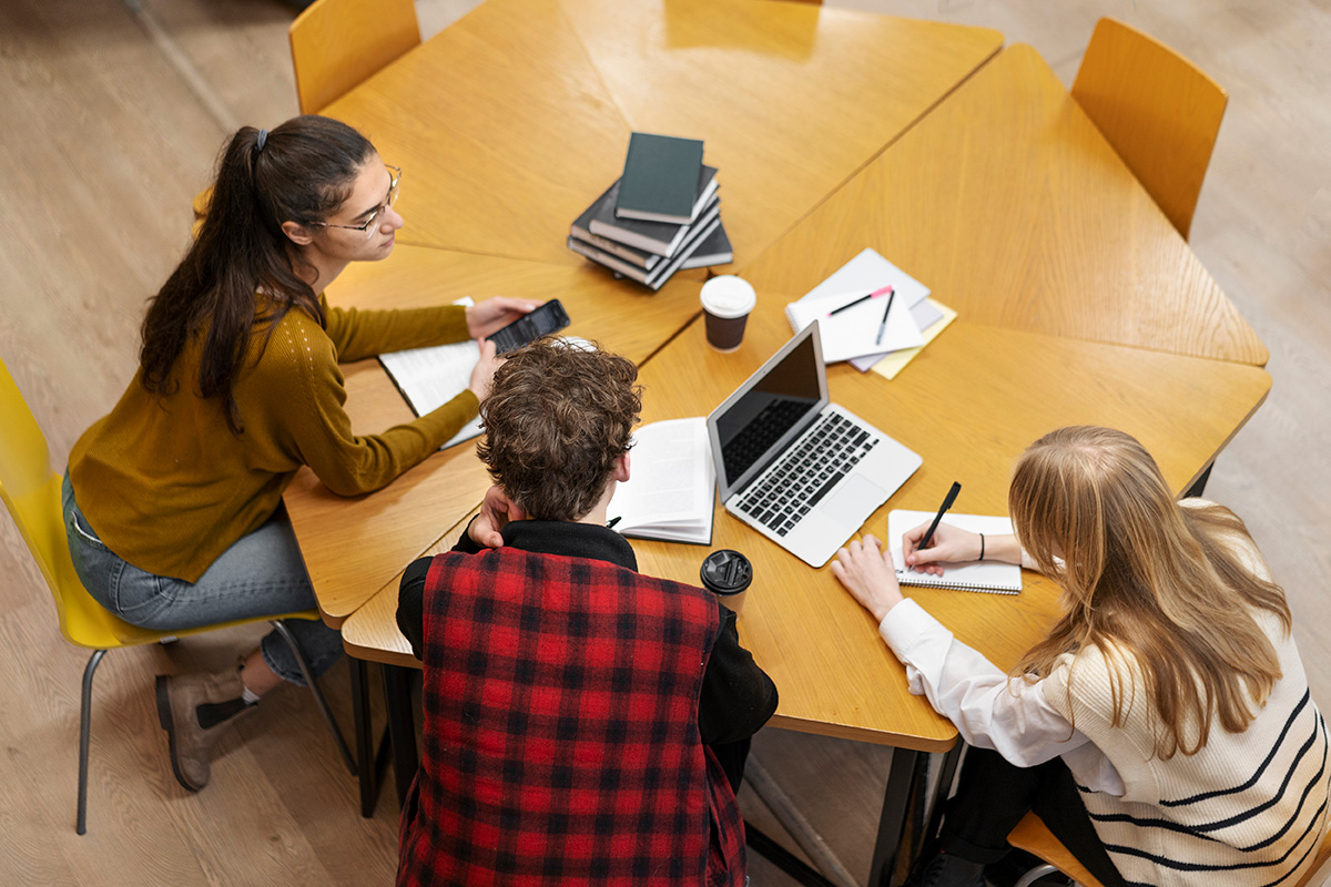Studenti durante un percorso PCTO e di orientamento